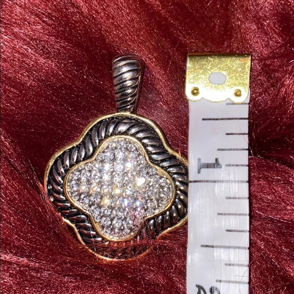 Silver Crystal  clover pendant - Picture 5 of 6